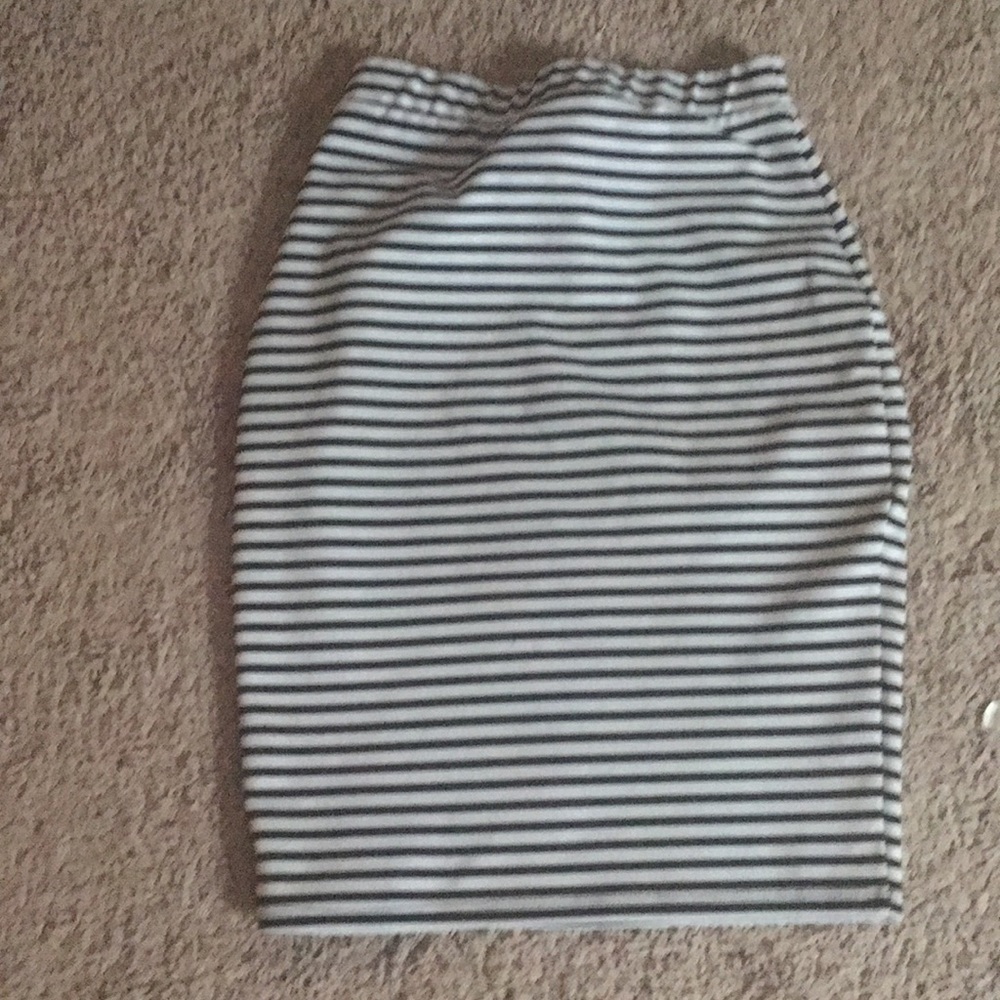 Skirt - Picture 2 of 3